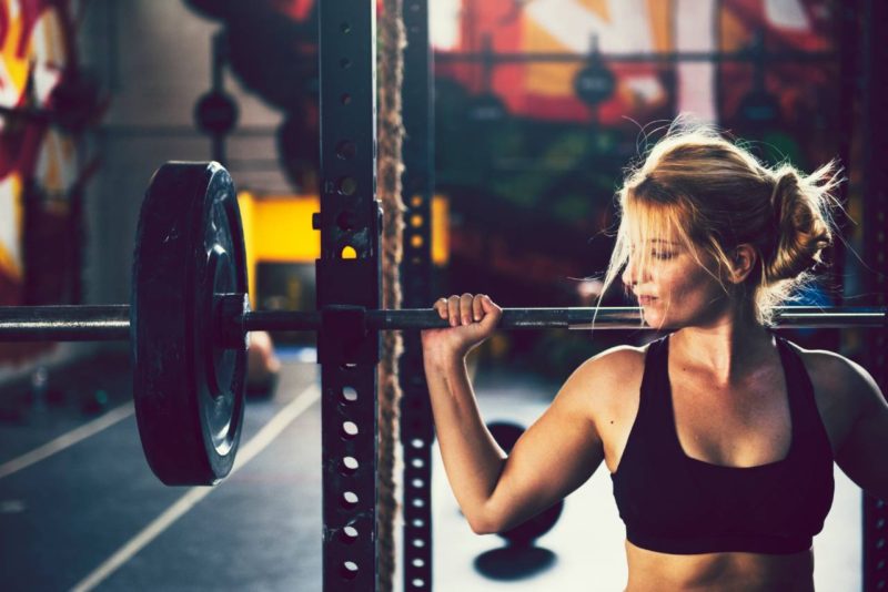 fitness zena cinka drep