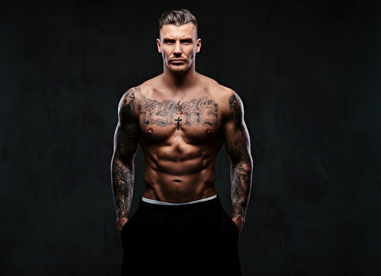Tetovaný bodybuilder